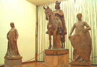 Im Museum zu besichtigen: Das Original des goldenen Reiters mit allegorischen Figuren.